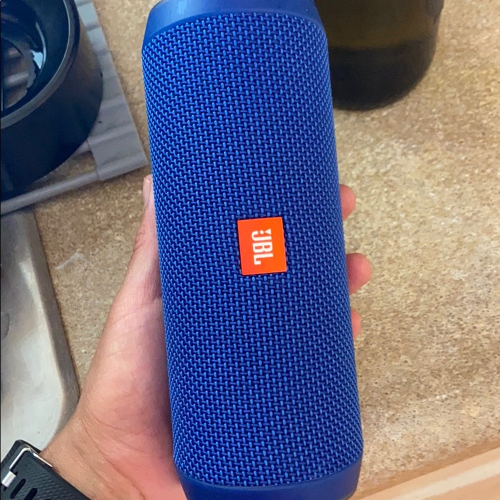 JBL Flip 4 like new blue